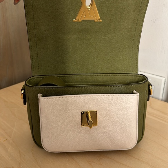 Louis Vuitton Lockme Tender rare color 100% authentic - Picture 6 of 8